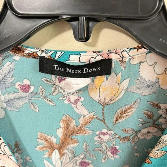 The Neck down medium light blue top - Picture 3 of 4